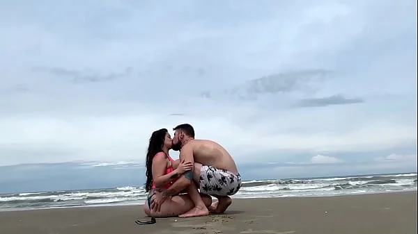 Transando em público na praia com a gostosa da Camila Vegas COMPLETO NO RED