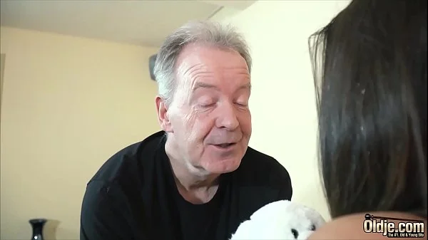 Young hothead wants her pussy fucked hardcore and cumshot in her mouth