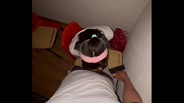 Colegiala Mexicana DANDO SENTONES en el SALON!! Estudiantes NO se AGUANTARON LAS GANAS! Chupando VERGA y SENTONES en la ESCUELA! Colegiala Mexicana en HD!