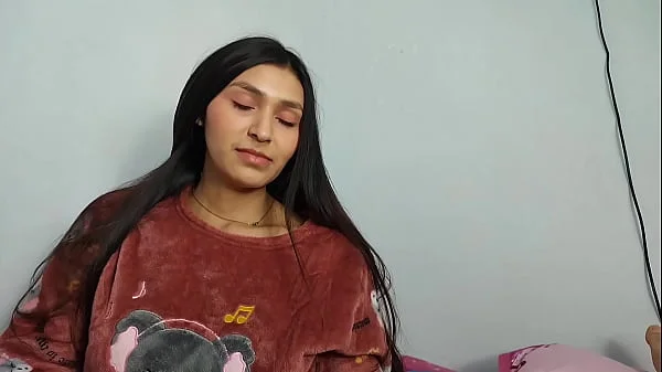 Rosibel, the stepdaughter most desired by her stepfather, takes off the condom so that it ends up inside her pussy