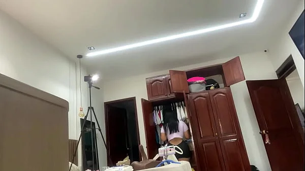 chica tetona muestra enorme culo en mi habitacion