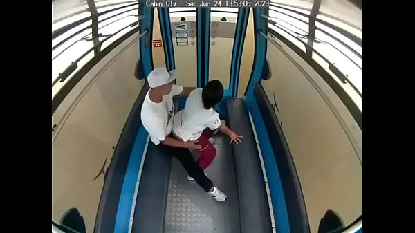 Cogiendo en el Teleférico