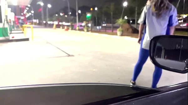 Frentista famosinha caiu na net dando o cu no posto