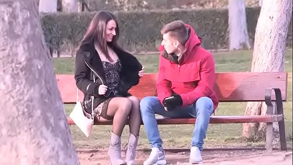 Wanna do a street blowjob? Lucia picks up a lucky guy in the Madrid park