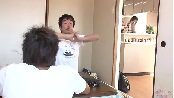 https://bit.ly/3lKPvkf ぷっくり膨らんだ肉厚マ○コのマン筋を無防備に晒す友人の彼女に興奮した僕は… パート1.ピタっとした薄手の生地のタイツが股間にくい込んで筋ってる！