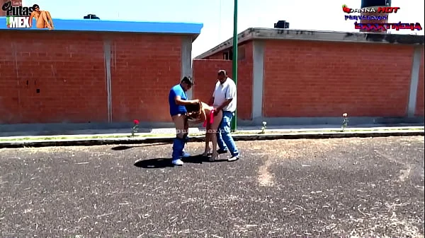 ELLOS HUMILLAN EN PÚBLICO Y FOLLAN LITERALMENTE EN MEDIO DE LA AVENIDA A DANNA HOT