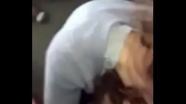 What is her name ? Amateur's tries to deepthroat