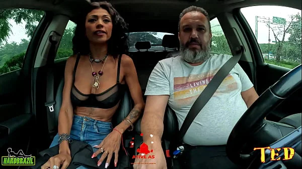 Essa mineira depois de 20 anos volta para o Brasil e entra na carona aprontando com as GPs na Av Indianópolis - Manuela Pimenta